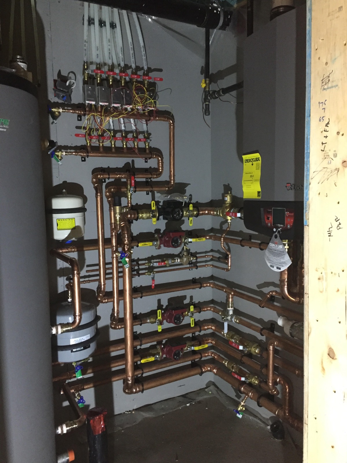 Hydronic heating controls and pump system maintenance